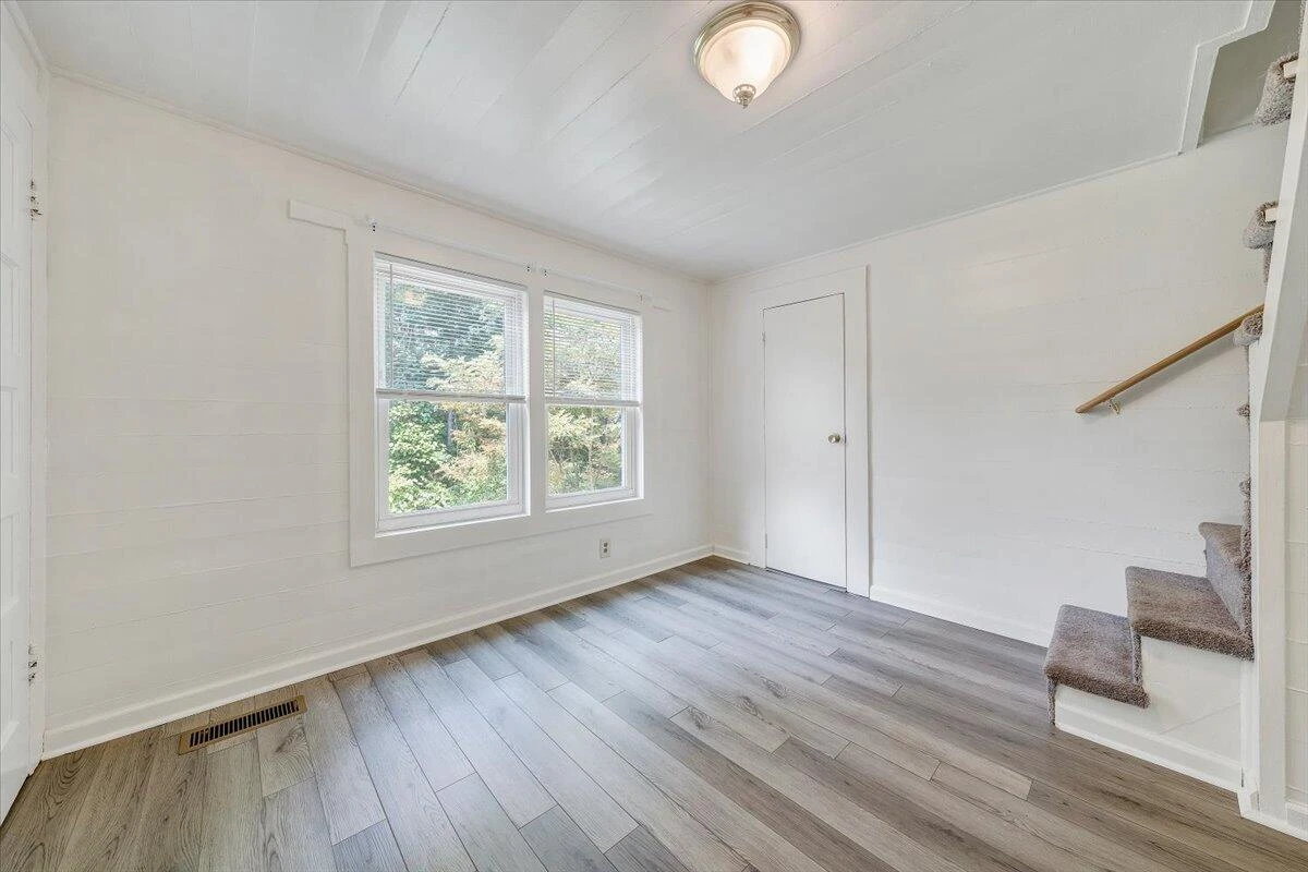 8708 Martins Creek RD - Photo 18