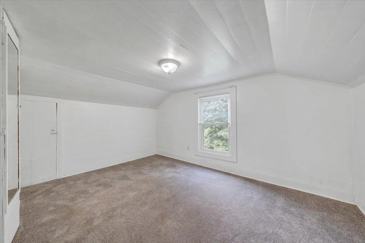 8708 Martins Creek RD - Photo 19