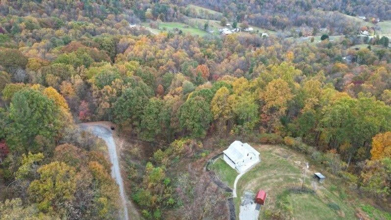 8708 Martins Creek RD - Photo 2