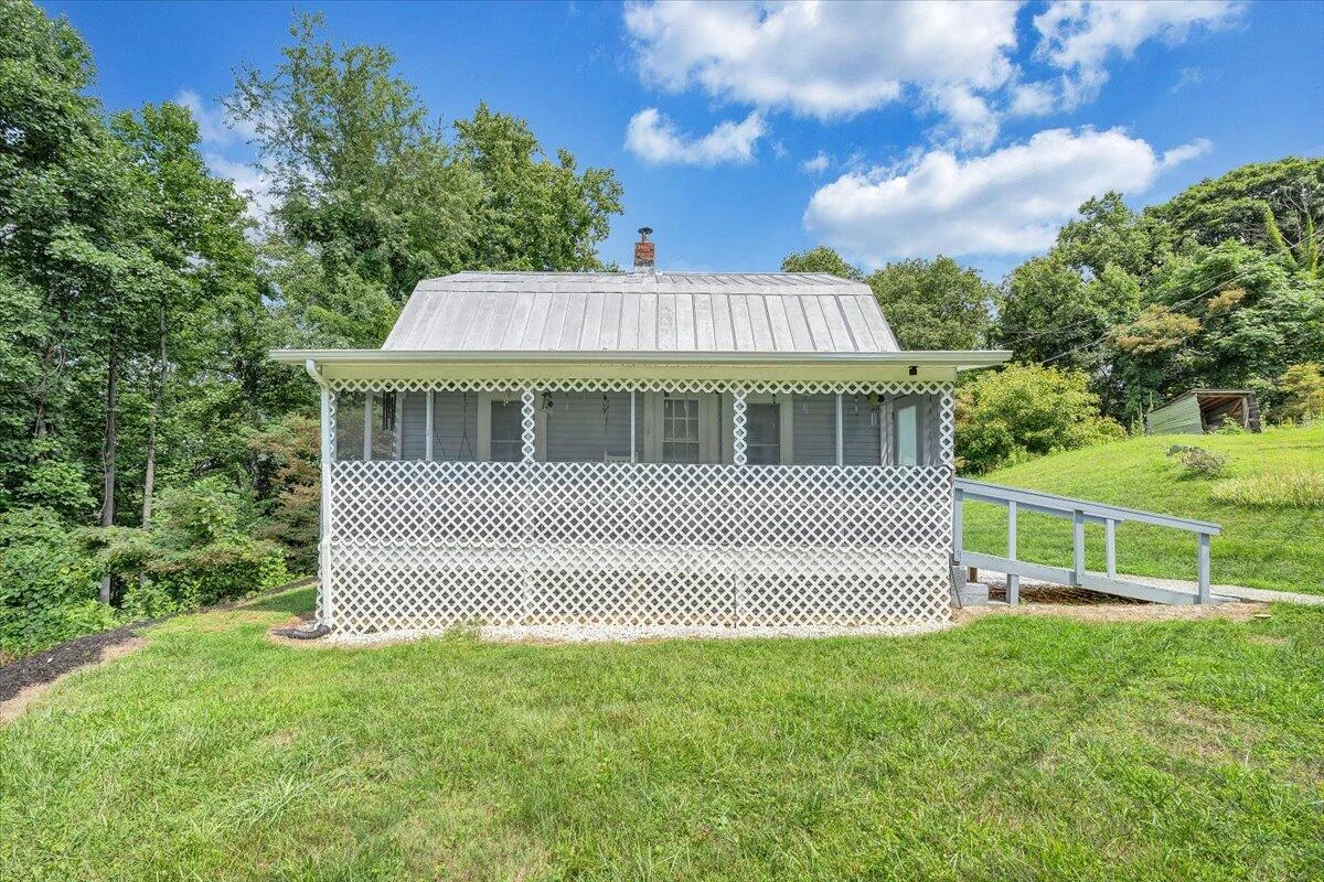 8708 Martins Creek RD - Photo 26