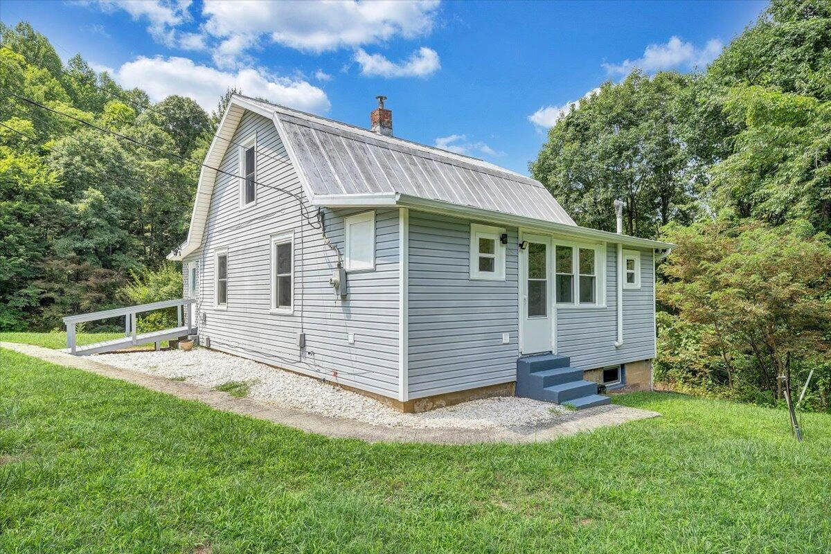 8708 Martins Creek RD - Photo 27