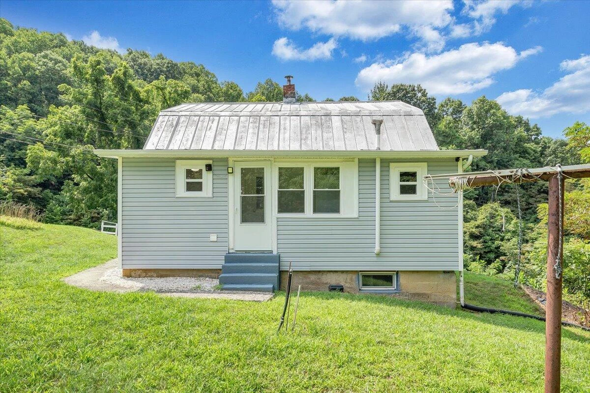 8708 Martins Creek RD - Photo 28