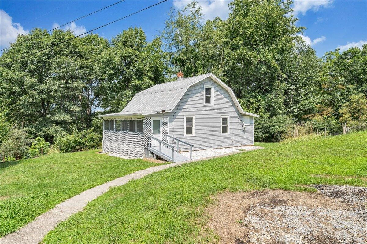 8708 Martins Creek RD - Photo 31