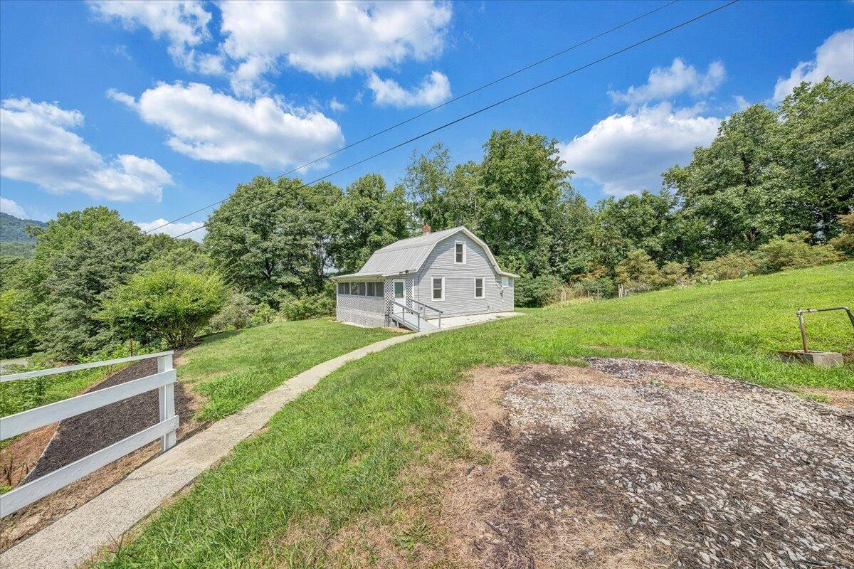 8708 Martins Creek RD - Photo 32