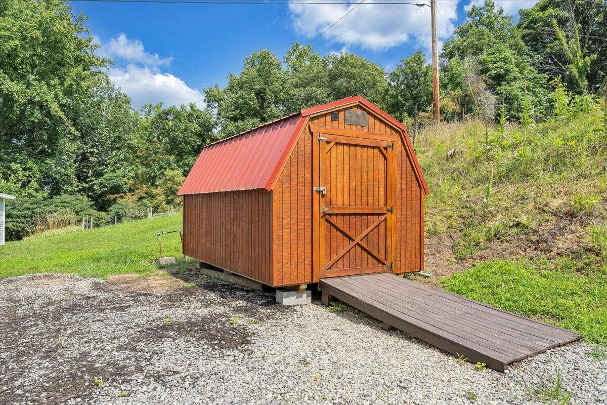 8708 Martins Creek RD - Photo 33