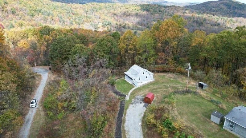 8708 Martins Creek RD - Photo 4