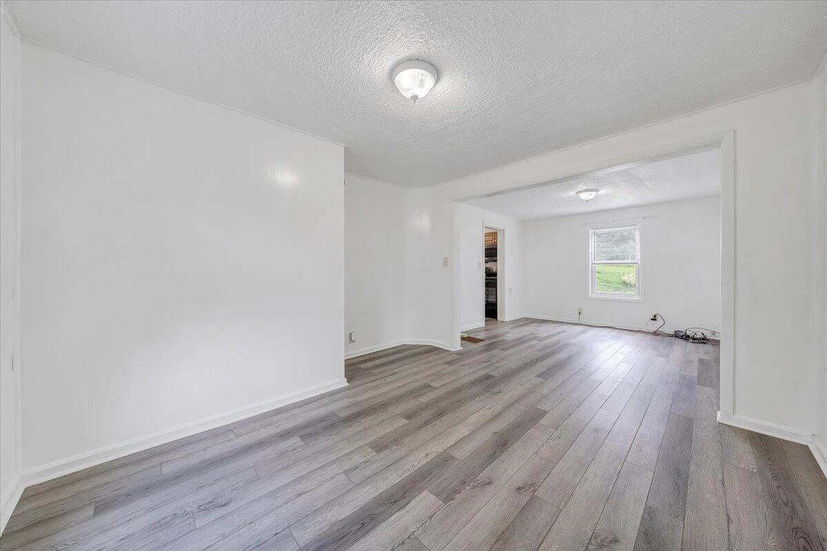8708 Martins Creek RD - Photo 5