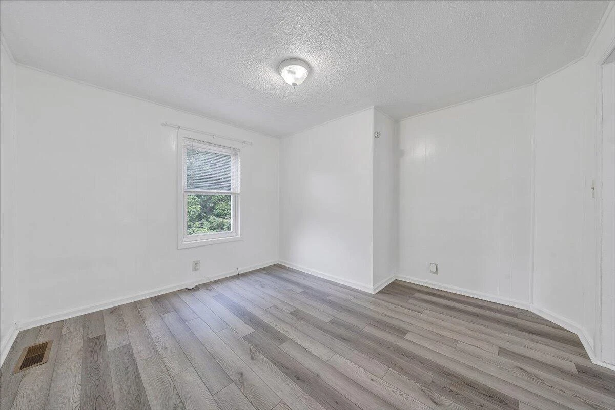 8708 Martins Creek RD - Photo 6