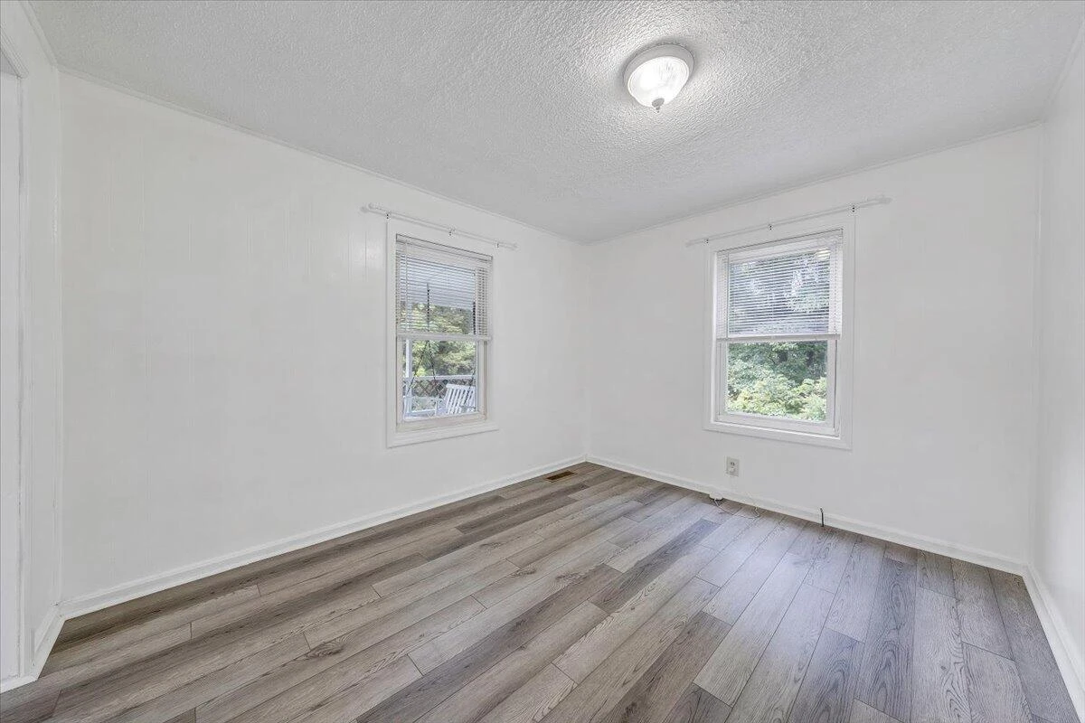 8708 Martins Creek RD - Photo 7