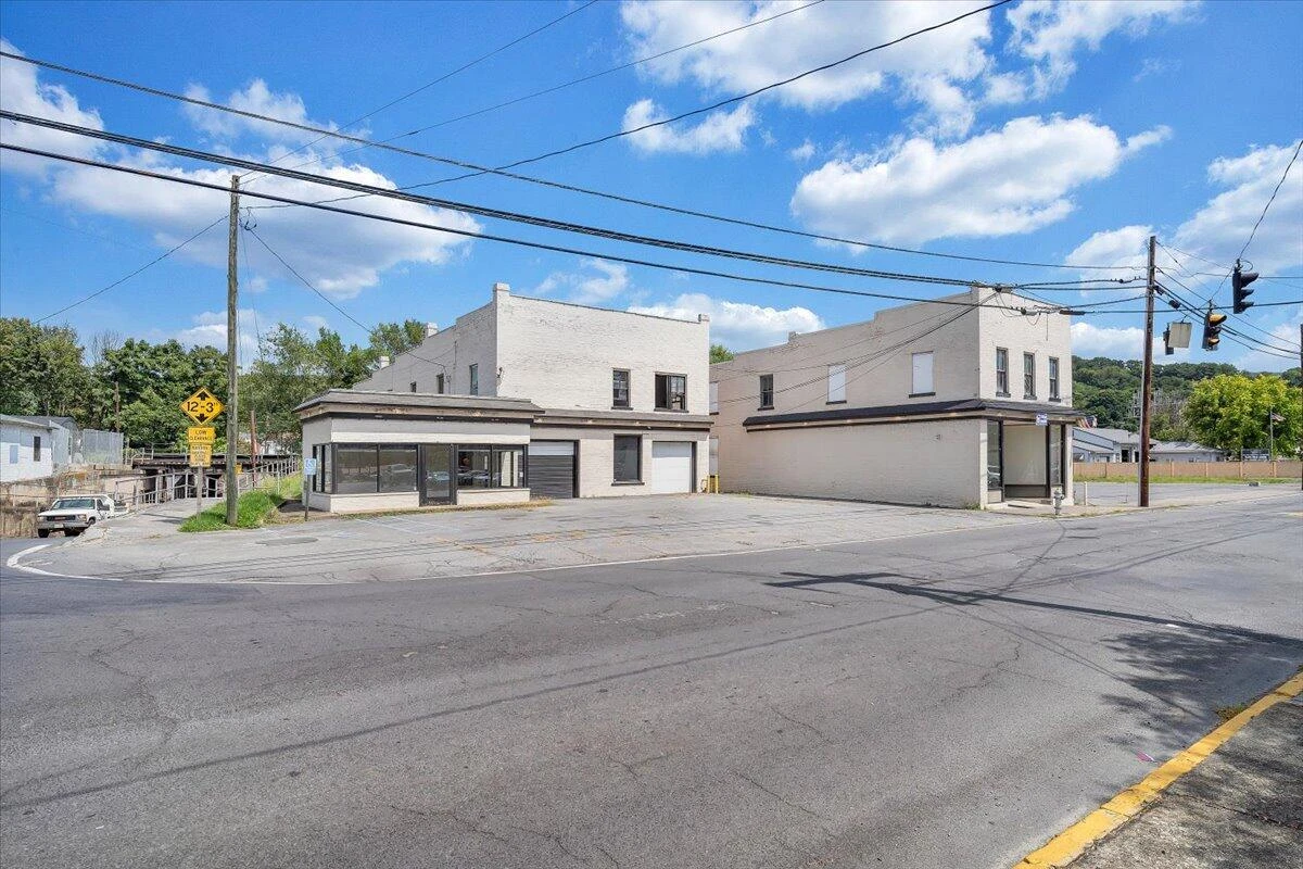 803 Lexington AVE