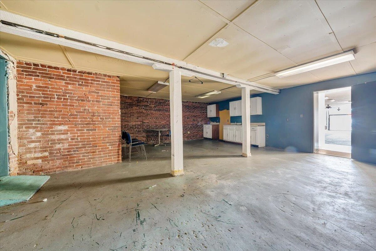 803 Lexington AVE - Photo 21