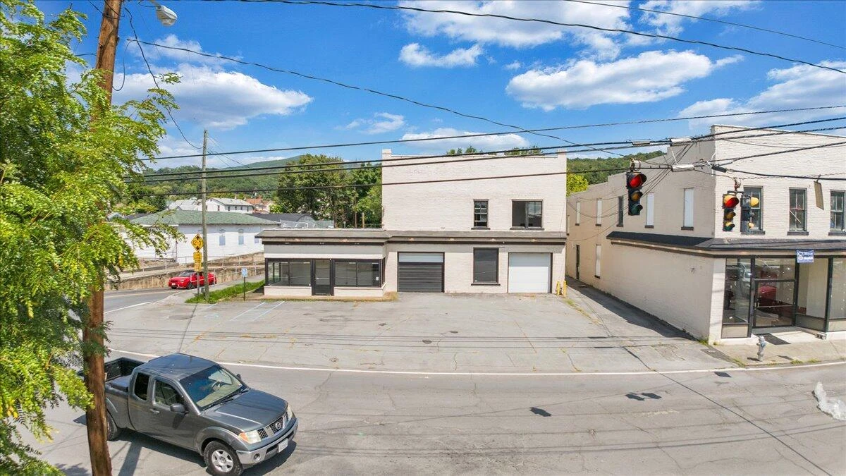 803 Lexington AVE - Photo 4