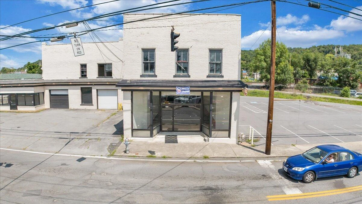 803 Lexington AVE - Photo 6
