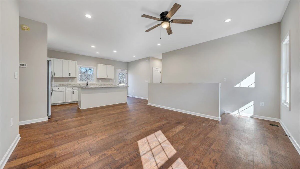 132 Chenault ST - Photo 2