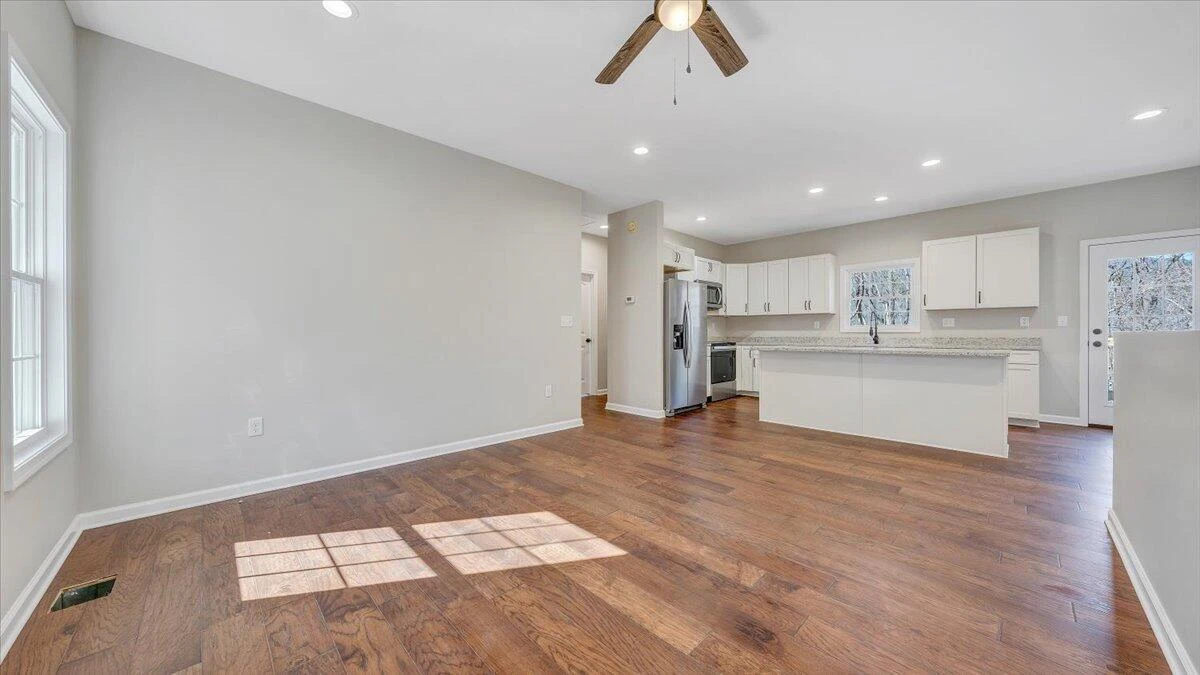 132 Chenault ST - Photo 3