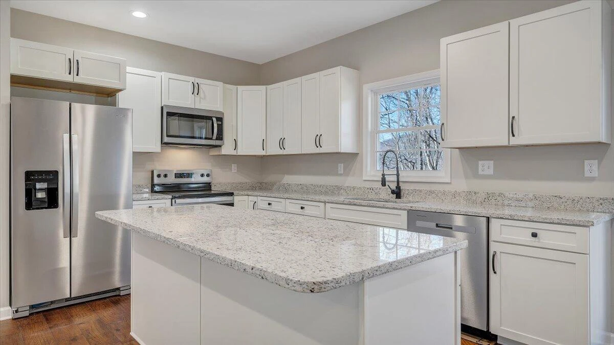 132 Chenault ST - Photo 6