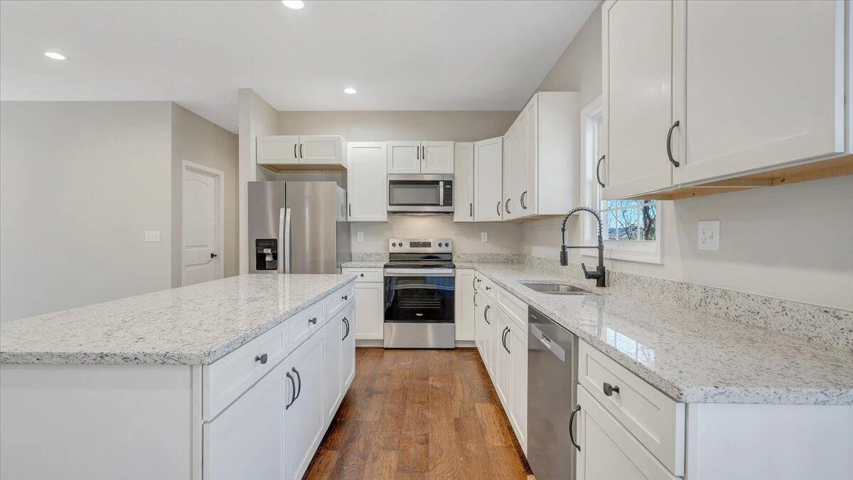 132 Chenault ST - Photo 8