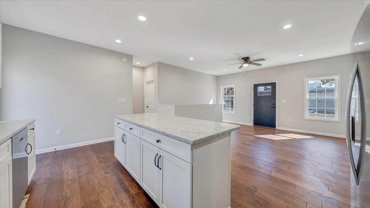 132 Chenault ST - Photo 9