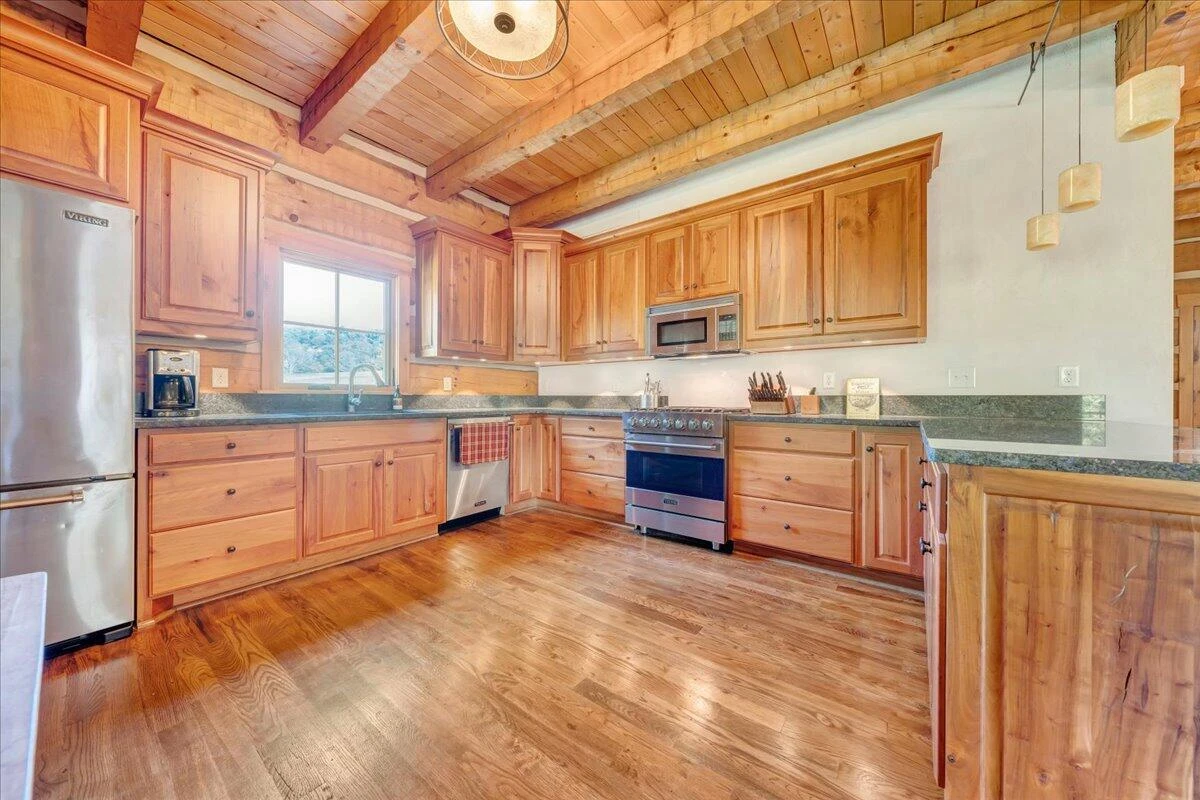 1088 Hollandsworth RD - Photo 14