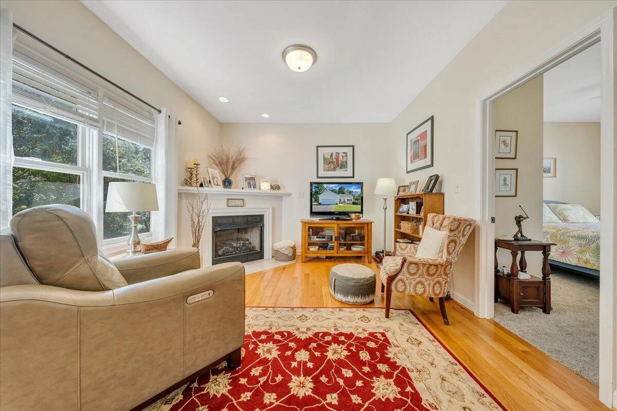 1087 Joffrey DR - Photo 10
