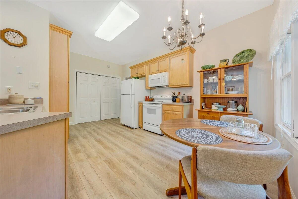 1087 Joffrey DR - Photo 13