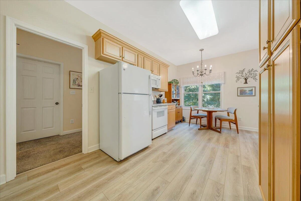 1087 Joffrey DR - Photo 15