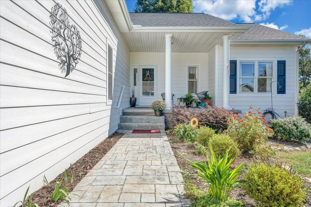 1087 Joffrey DR - Photo 2