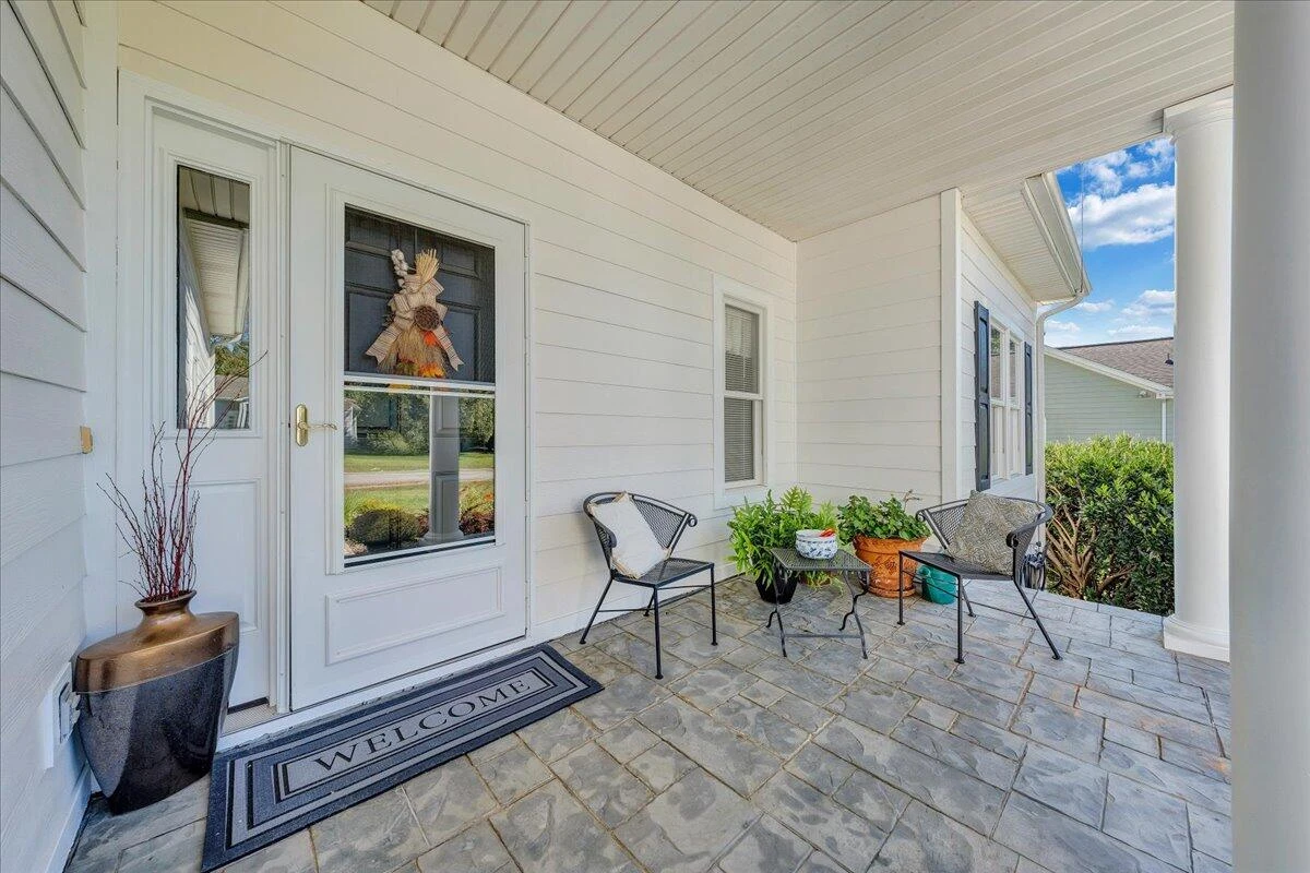 1087 Joffrey DR - Photo 3