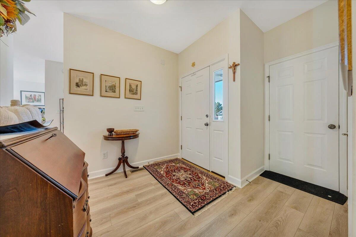 1087 Joffrey DR - Photo 4