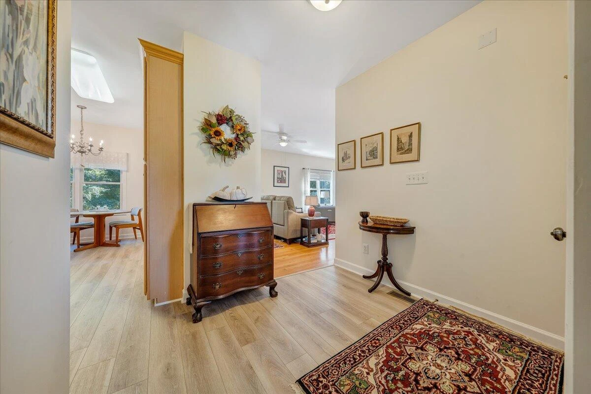 1087 Joffrey DR - Photo 5