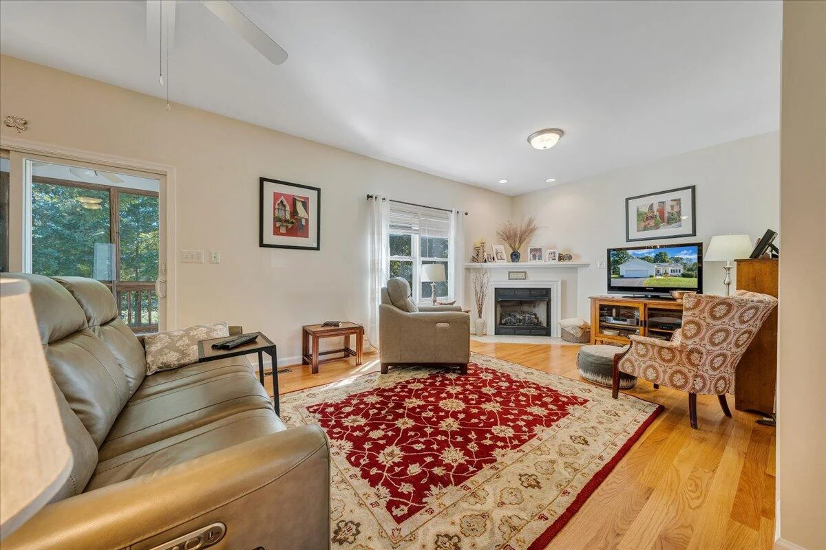 1087 Joffrey DR - Photo 8