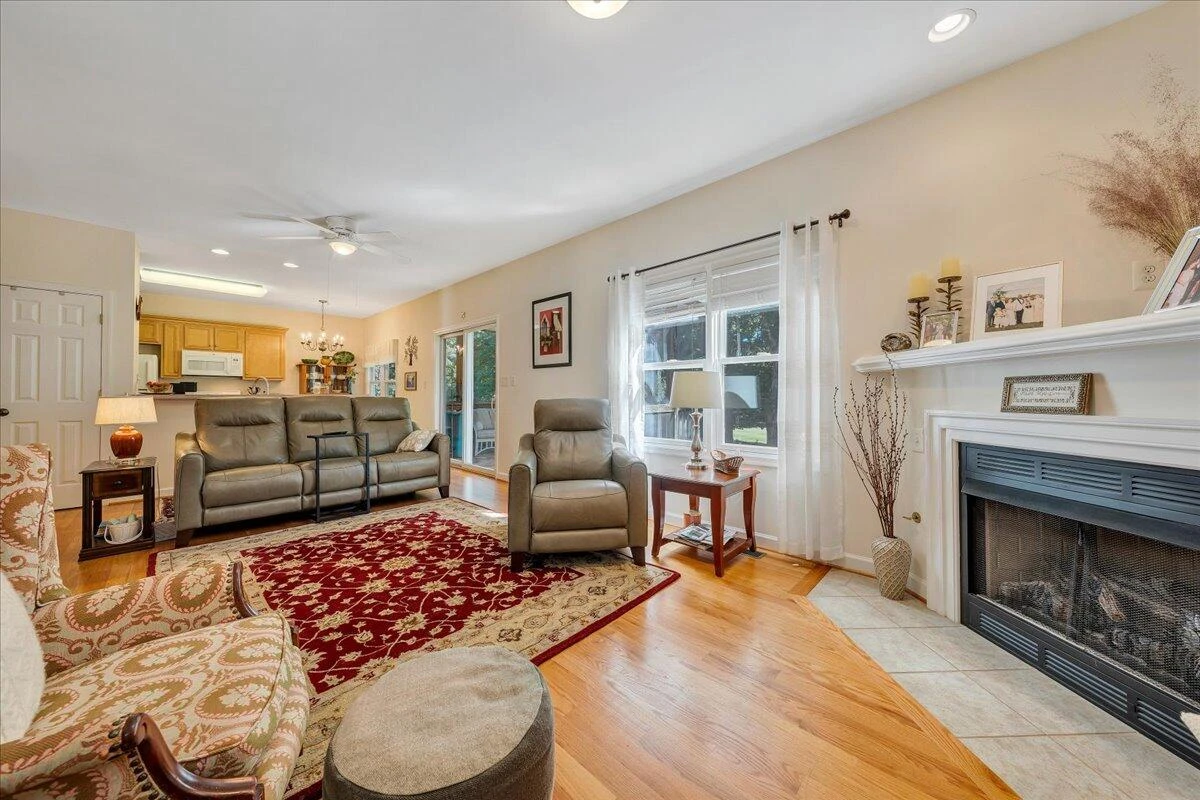 1087 Joffrey DR - Photo 9