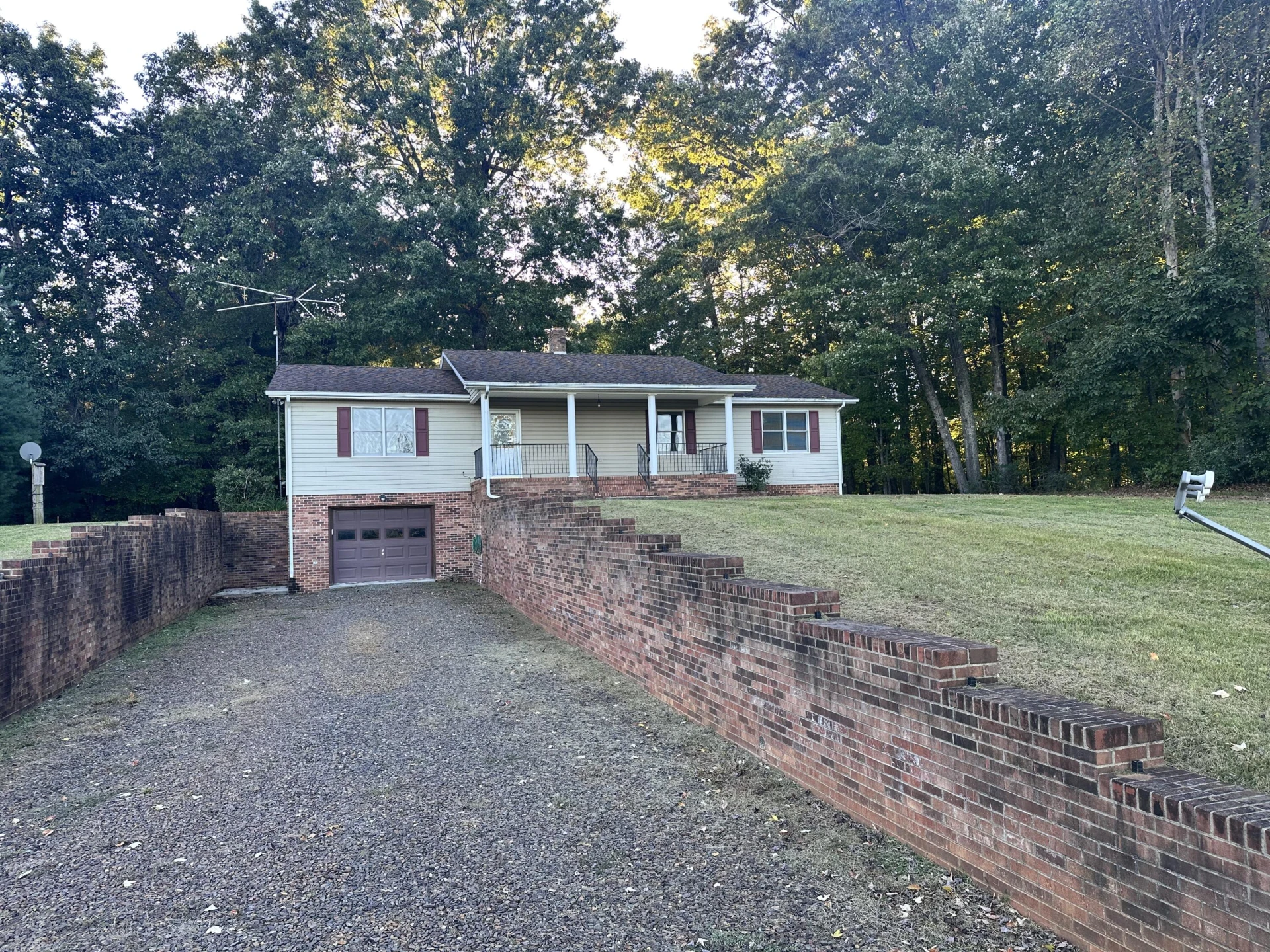 9711 Woolwine Hwy - Photo 2