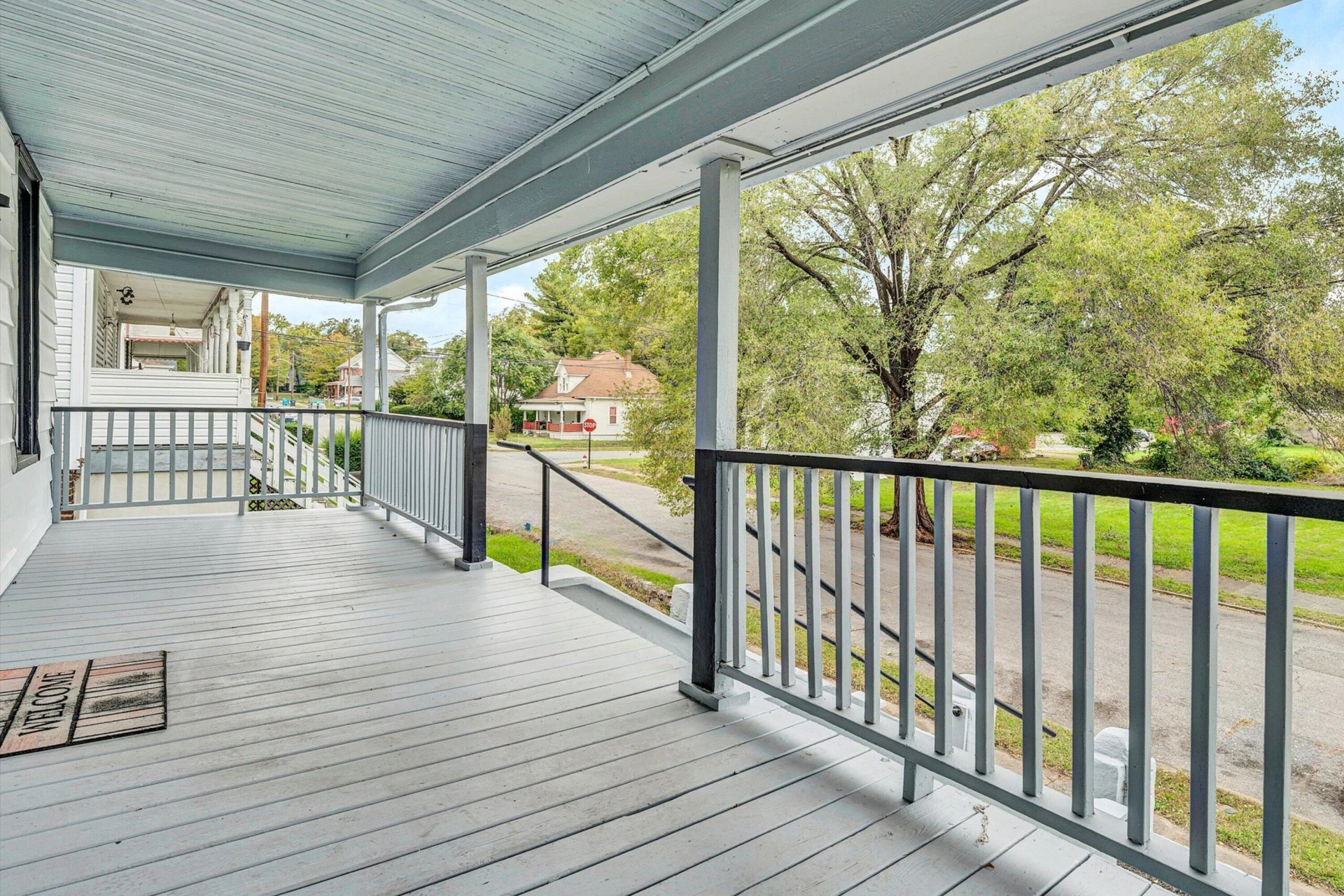 822 Gilmer AVE - Photo 2