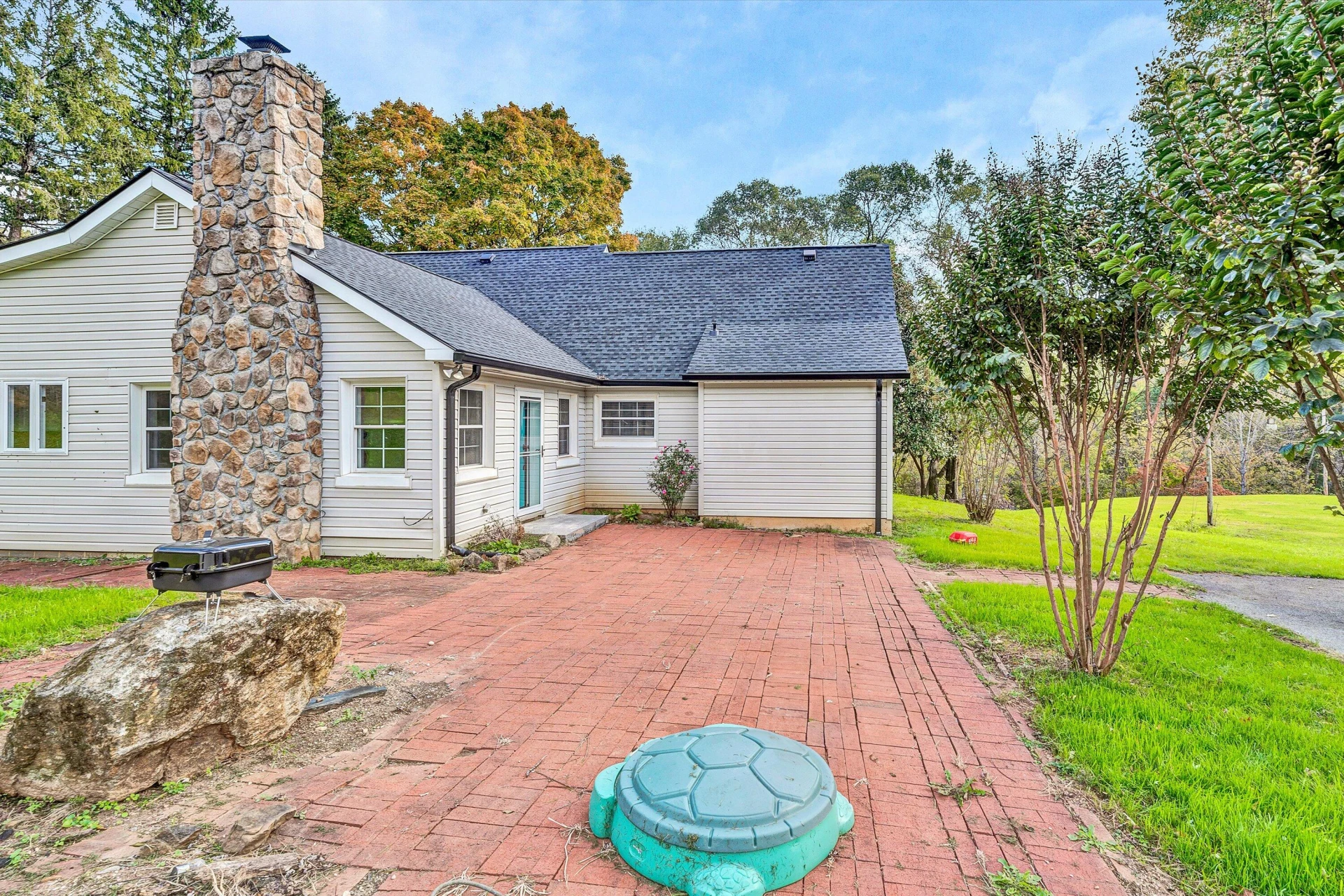6869 Old Mill RD - Photo 4