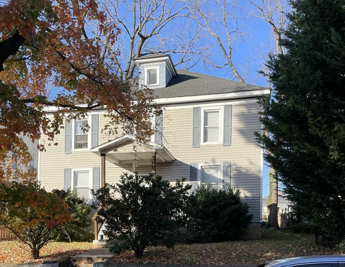 1209 Chapman AVE