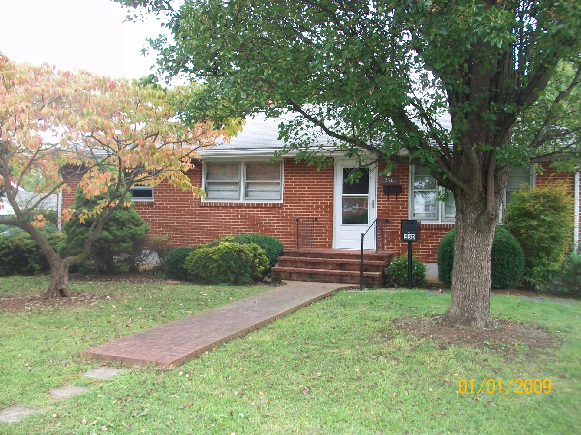 230 Crittendon AVE - Photo 2