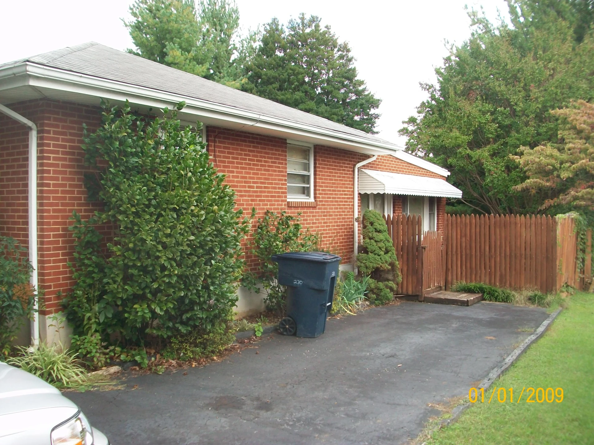 230 Crittendon AVE - Photo 3