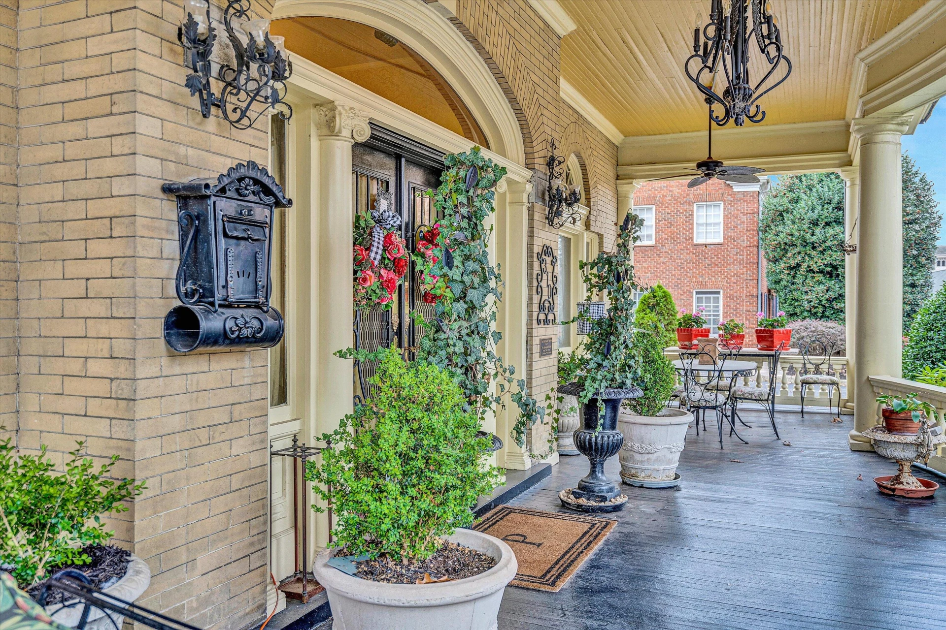 310 Washington AVE - Photo 2