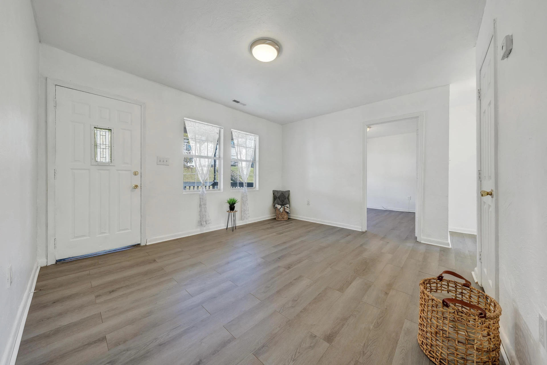 2116 Staunton AVE - Photo 5