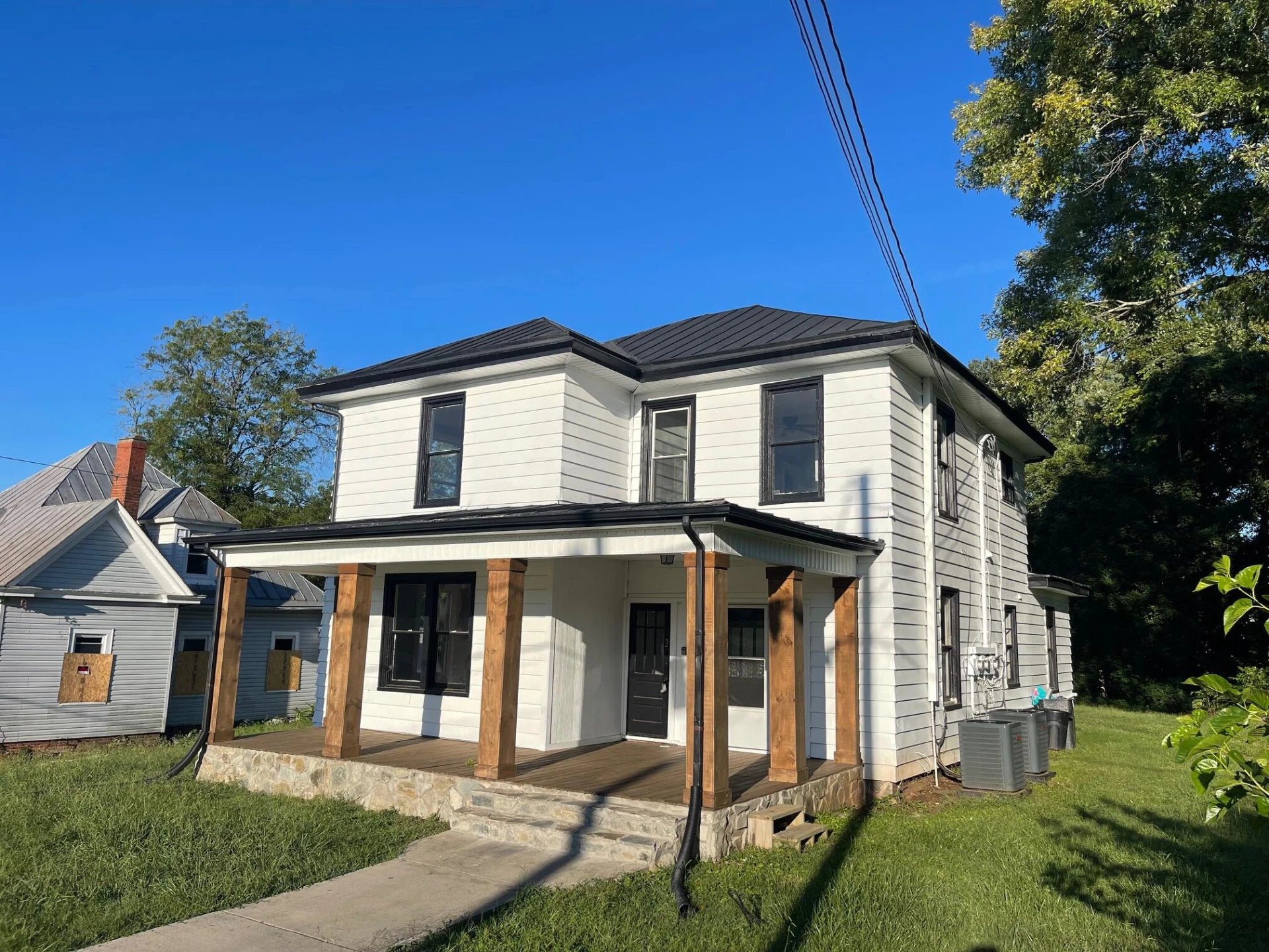 212 College ST
