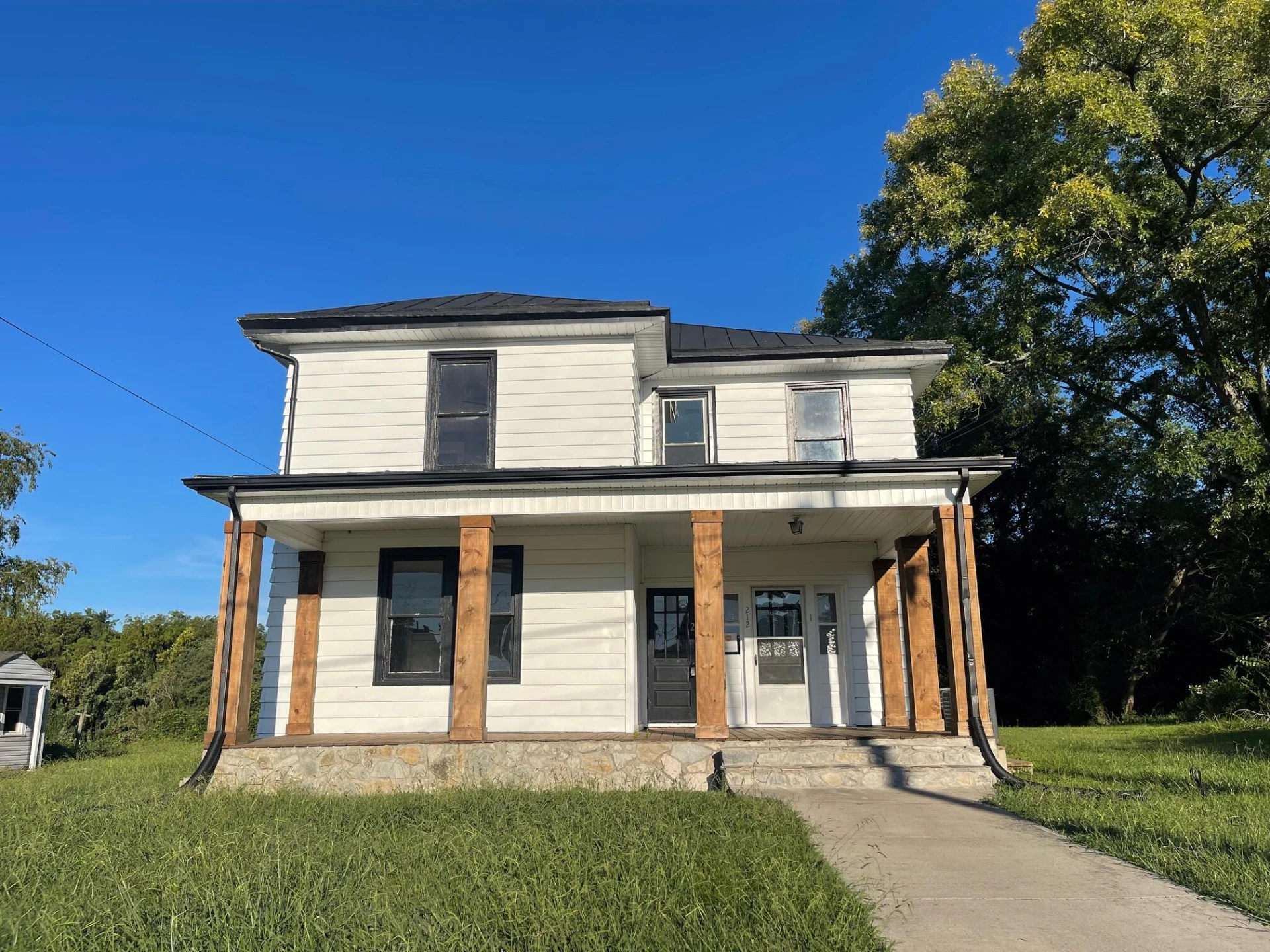 212 College ST - Photo 2