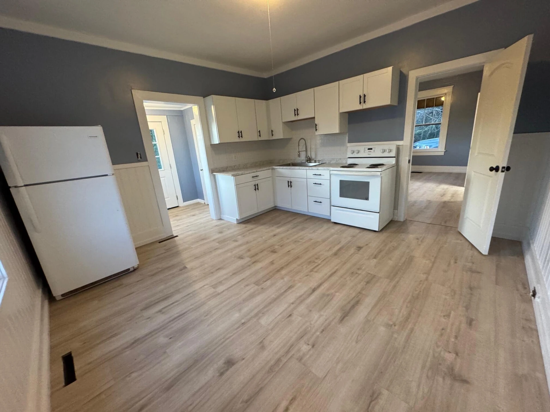 212 College ST - Photo 22