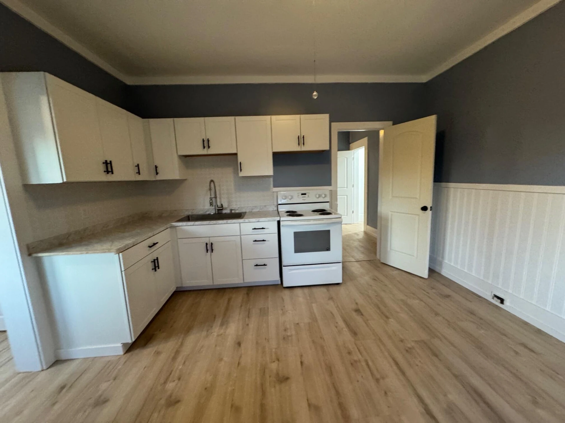212 College ST - Photo 23