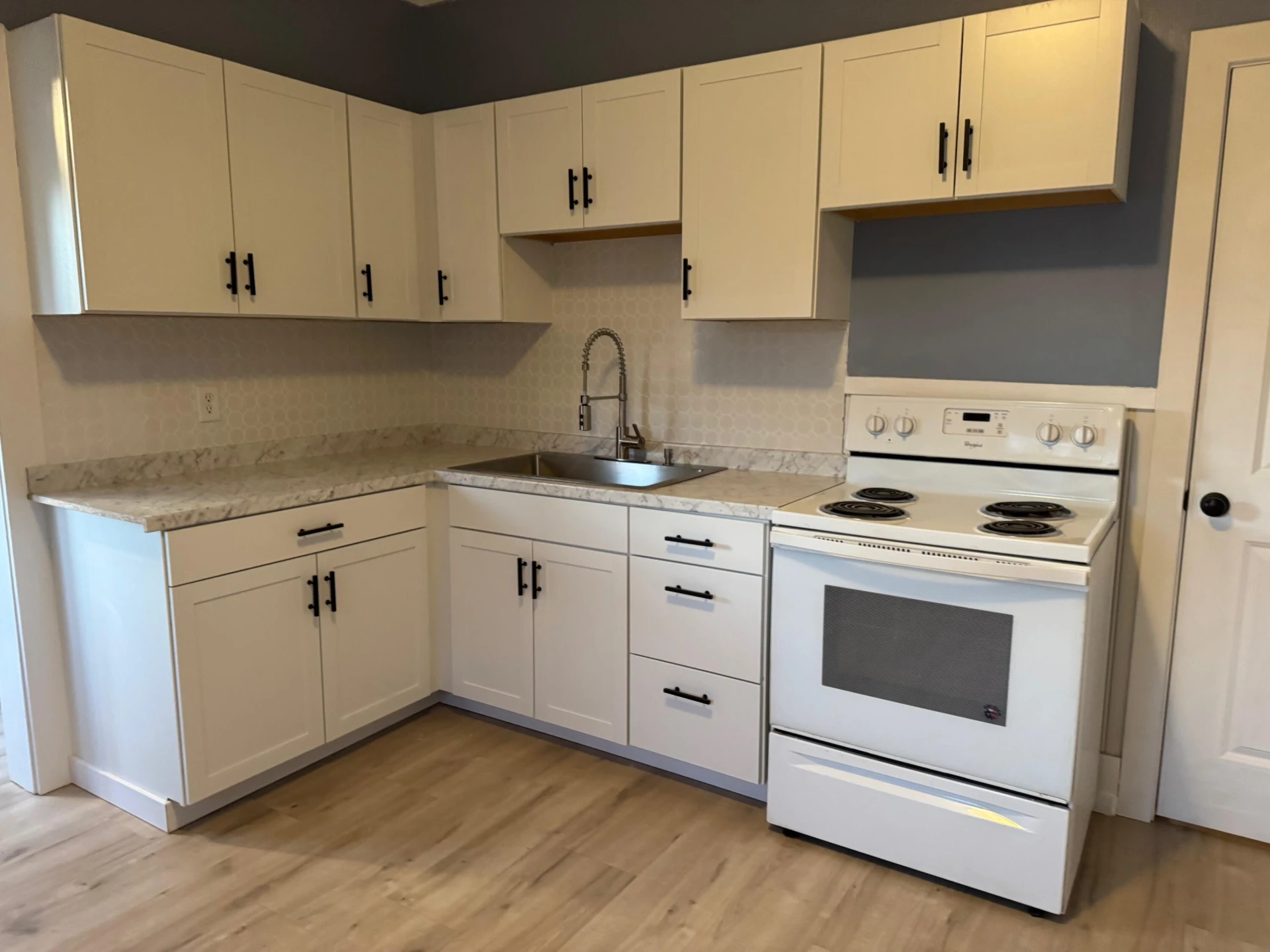 212 College ST - Photo 26