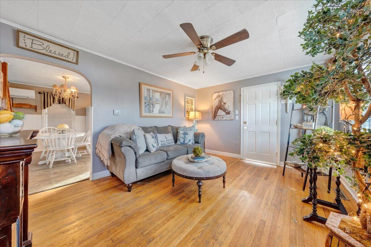 200 Goodwin AVE - Photo 2