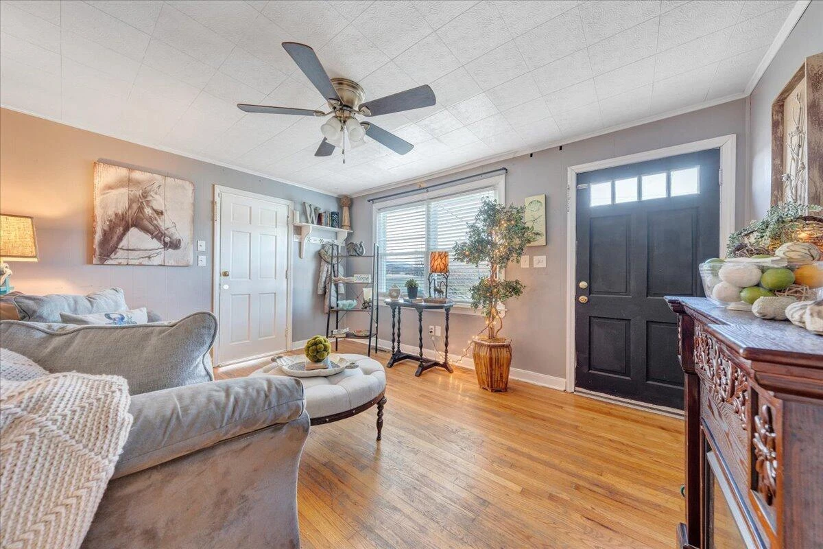 200 Goodwin AVE - Photo 3