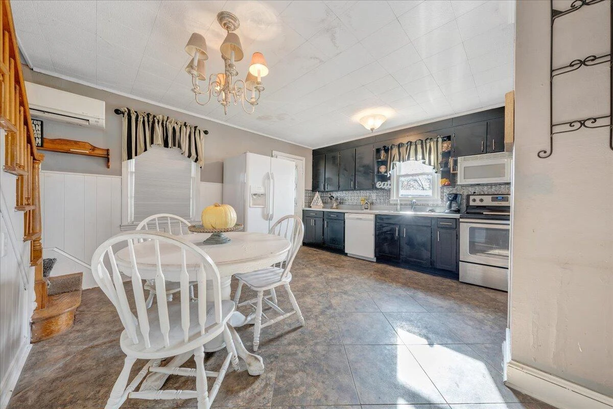 200 Goodwin AVE - Photo 6