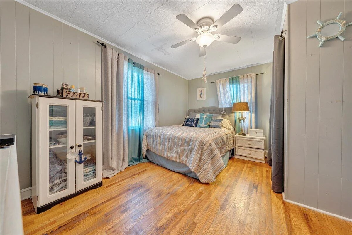 200 Goodwin AVE - Photo 9