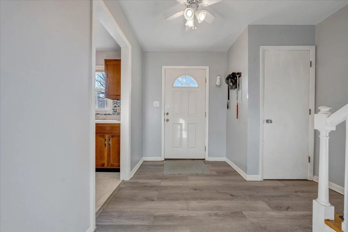 109 Southampton DR - Photo 11